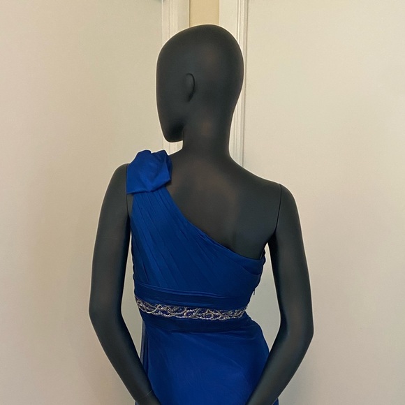 Long Royal blue one-shoulder Dress with rhinestones.
Fully lined - Picture 2 of 9
